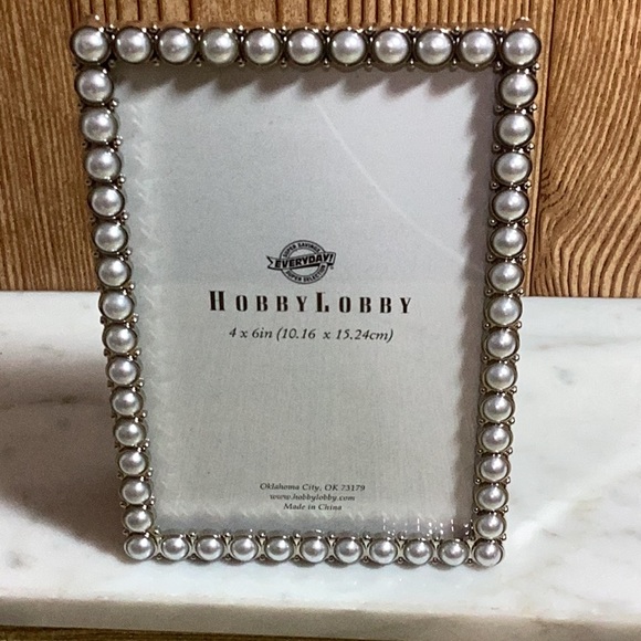 Vintage Elegant Pearl-Embellished Photo Frames with Silver and Rhinestone - Picture 2 of 5
